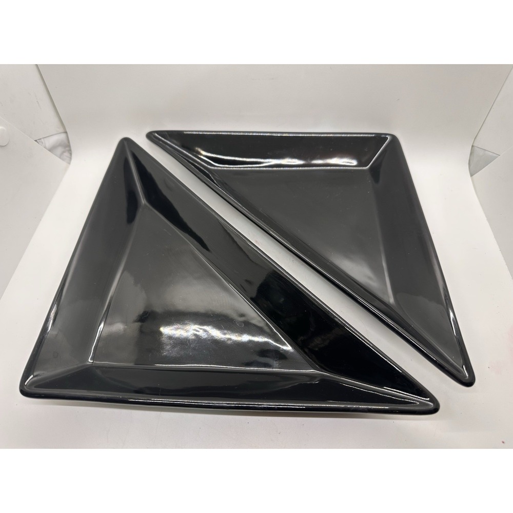 Pampered Chef Simple Additions Black Triangle Plates, 9.5"/13" Diagonal, Set 2